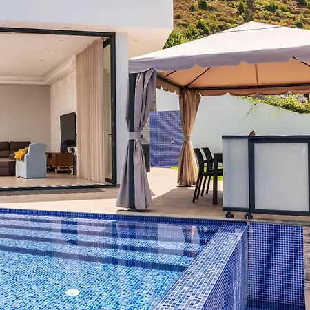 Arco Modern Ocean View Pool